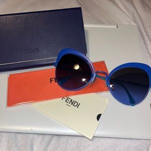 Women’s Fendi Sunglasses (Great Condition)